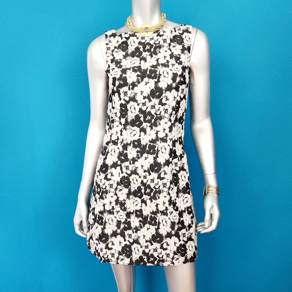 🆕️🌸 GHOSPELL Mod Monochrome Jacquard Daisy Mini Shift Dress // (NWOT)